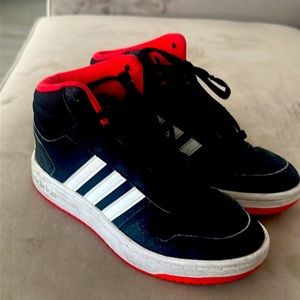 Adidas boys shoes size 4